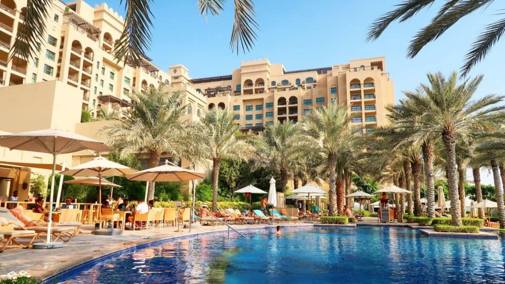Fairmont Palm Hotel & Resort