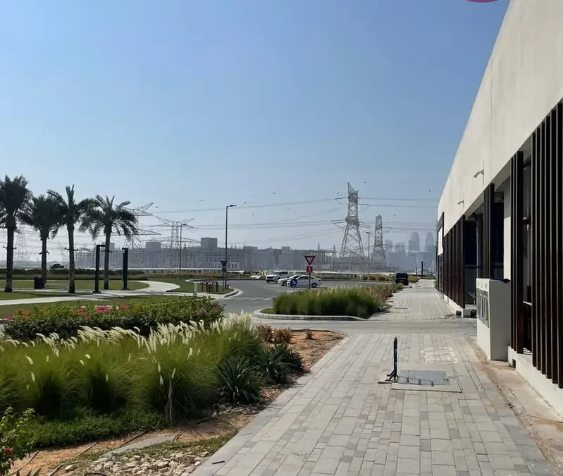 Azizi Riviera 3, Meydan One